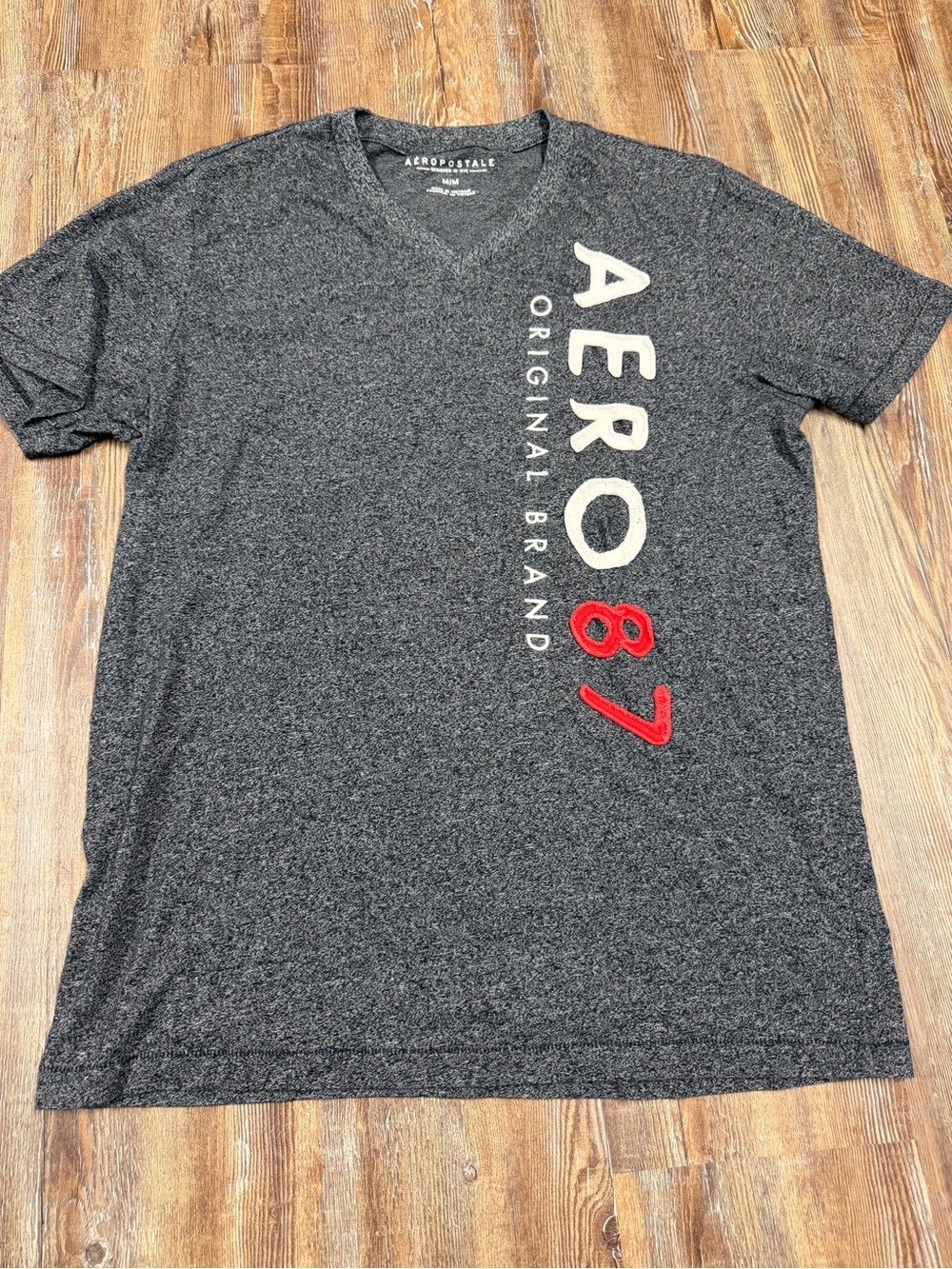 Y2K Aeropostale gray heather t-shirt with white and red 'AERO 87' text